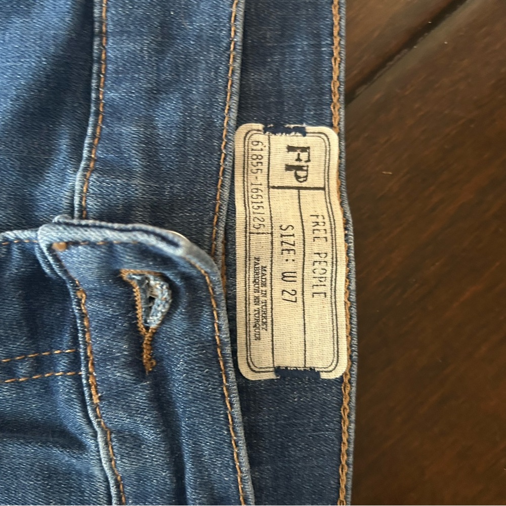 Free people skinny jeans size 27 distressed stretch frayed NEW - Picture 2 of 5